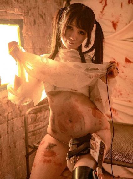 浴室里强摁做开腿呻吟拼免费视频